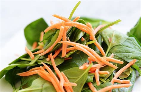 simple-spinach-and-carrot-salad image