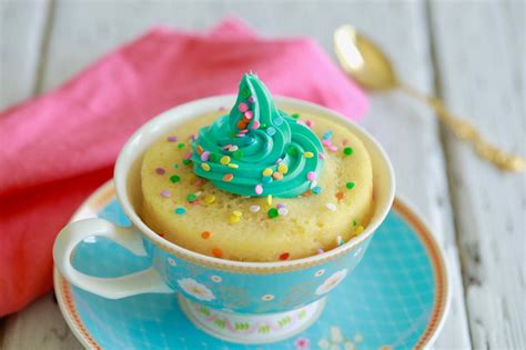 1-minute-microwave-funfetti-mug-cake image