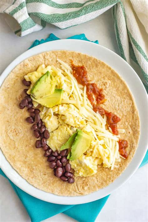 freezer-breakfast-burritos-video-family-food-on-the image