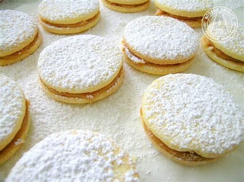 alfajores-a-sweet-argentinian-food-treat-the-real image