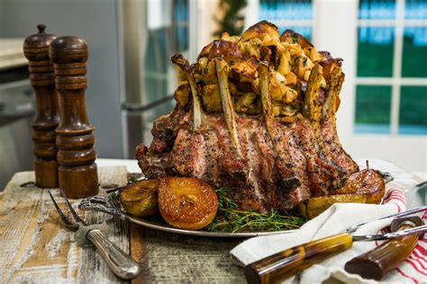 recipes-crown-roast-of-pork-with-apple-and-onion image