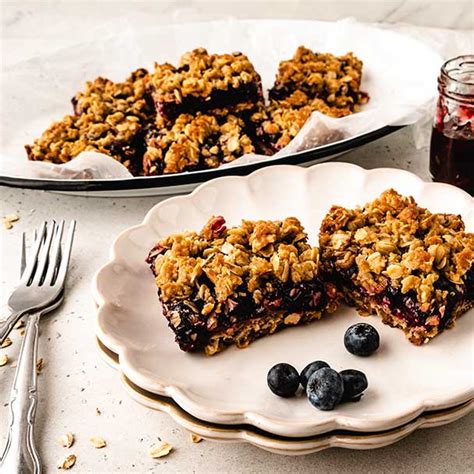 berry-oatmeal-bars-recipe-quaker-oats image