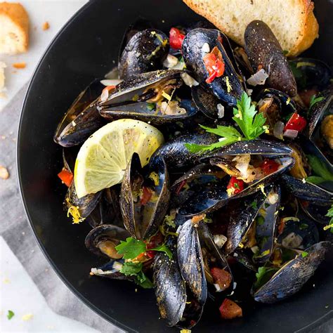 steamed-mussels-with-white-wine-and-garlic-jessica-gavin image