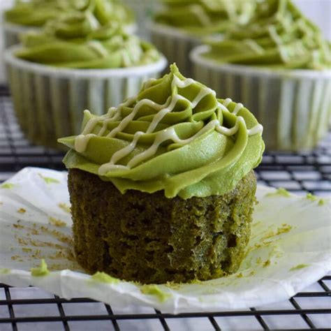 matcha-green-tea-cupcakes-with-matcha-buttercream image