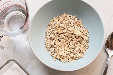 microwave-oatmeal-recipe-easy-4-minute-breakfast image