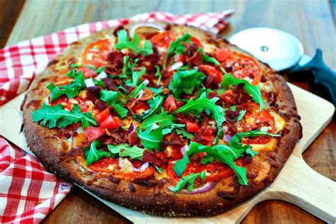 blt-pizza-with-garlic-mayo-pizza-sauce-life image
