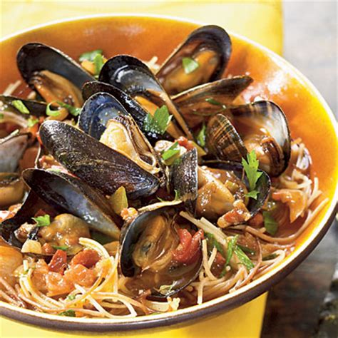 fideos-with-chorizo-and-mussels-recipe-myrecipes image
