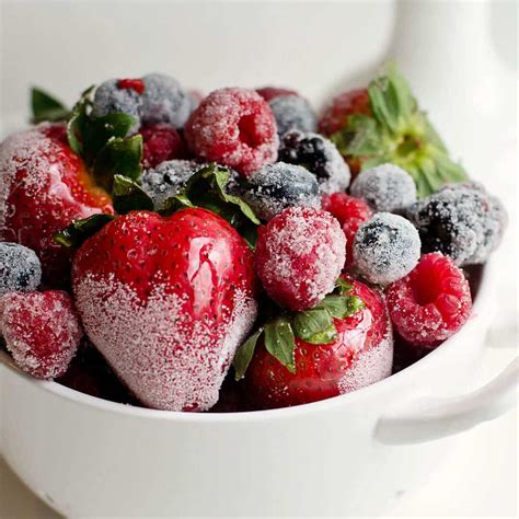 sugared-berries-ashlee-marie-real-fun-with-real-food image