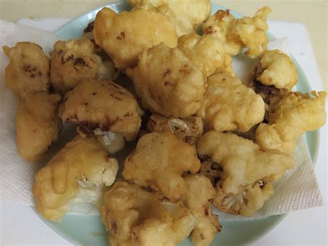 cauliflower-tempura-with-sweet-and-spicy-sriracha-sauce image