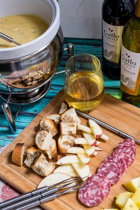roasted-garlic-cheese-fondue-sundaysupper image