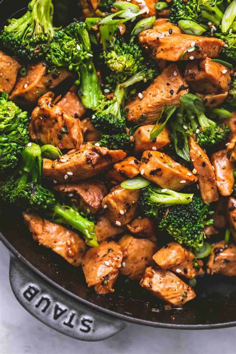 chicken-and-broccoli-stir-fry-creme-de-la-crumb image