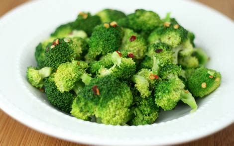 garlic-herb-butter-broccoli-recipe-momswhothinkcom image