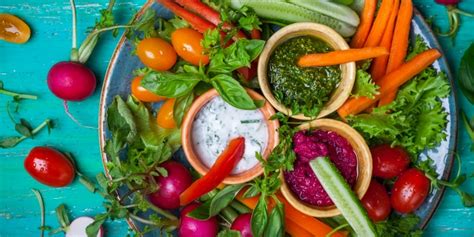 17-fresh-veggie-tray-and-vegetable-dip-platters image