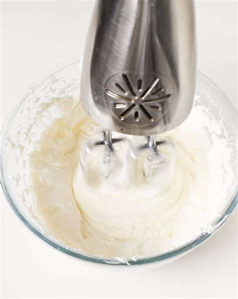 vegan-vanilla-frosting-the-conscious-plant-kitchen image