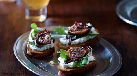 sauted-fig-and-goat-cheese-appetizers-delicious image