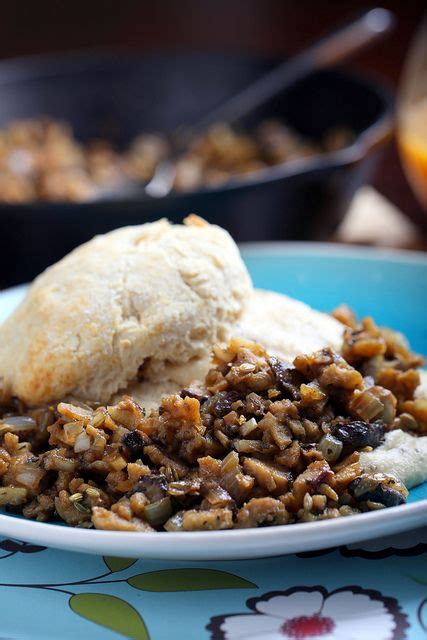 vegan-sawmill-gravy-and-biscuits-with-tvp-shiitake-hash image