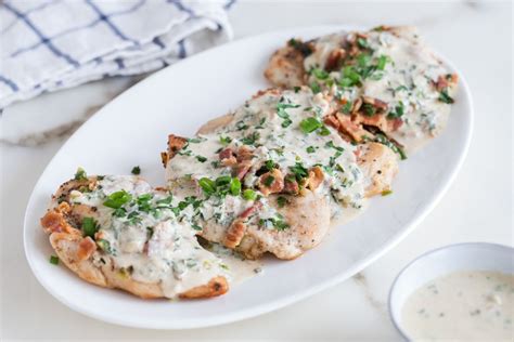 skillet-chicken-with-bacon-and-sour-cream image