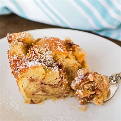 cinnamon-roll-bread-pudding-bake-it-with-love image