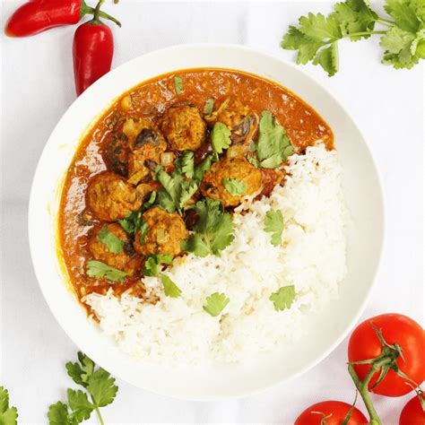 lamb-meatball-curry-with-coconut-gravy-searching image