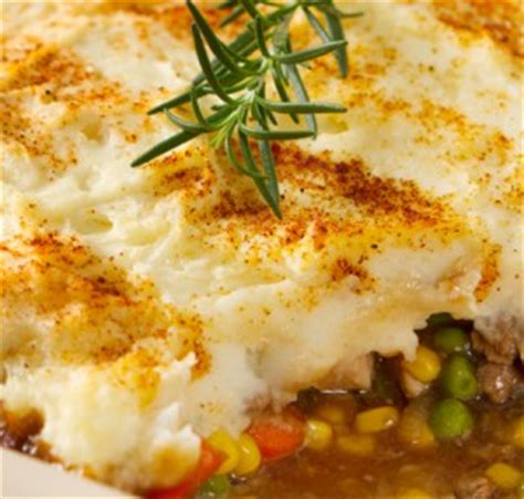 shepherds-pie-with-ground-beef-and-garlic-mashed image