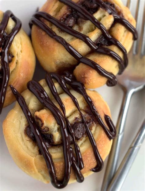 chocolate-swirl-buns-errens-kitchen image