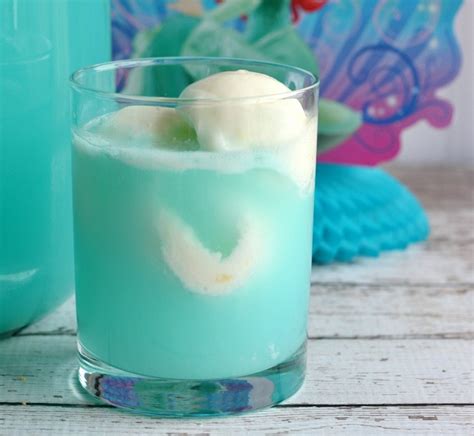perfect-party-drink-blue-raspberry-lemonade-punch image