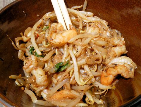 shrimp-and-bean-sprout-stirfry-under-150-calorie image