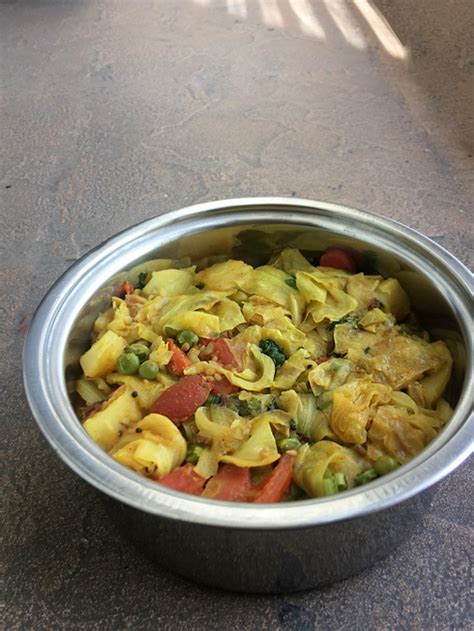 patta-gobhi-aloo-matar-cabbage-potato-peas-curry image
