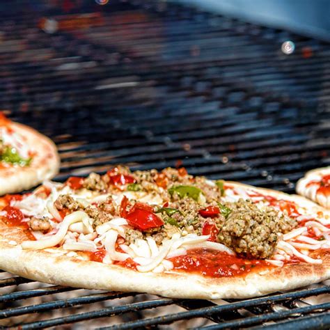 8-secrets-to-making-hot-and-crispy-grilled-pizza-taste image