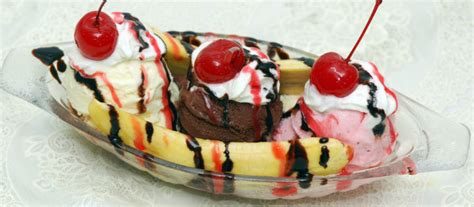 recipe-homemade-banana-split-ice-cream-mom-it image