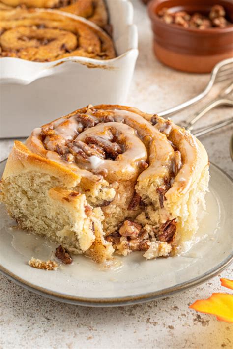 pecan-pie-cinnamon-rolls-the-novice-chef image
