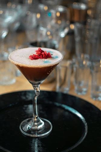 best-mudslide-cocktail-recipes-2022-liquorista image