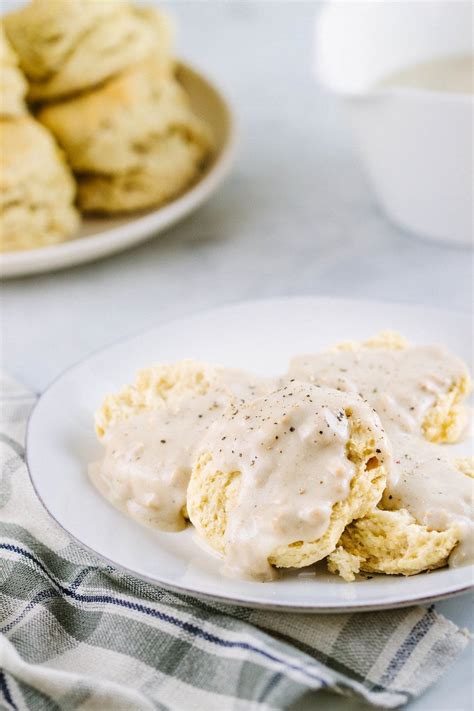 vegan-buttermilk-biscuits-country-gravy-the image