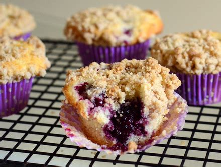 blackberry-crumb-muffins-baking-bites image