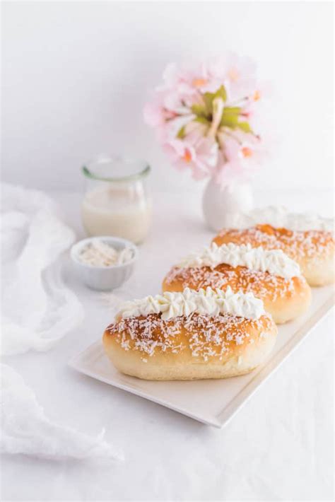 coconut-cream-buns-sift-simmer image
