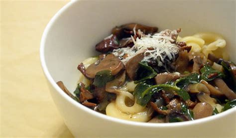 recipe-rich-no-cream-wild-mushroom-pasta-sauce-kitchn image