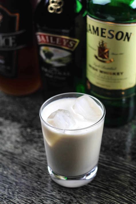irish-white-russian-cocktail-with-four-ingredients-diy image