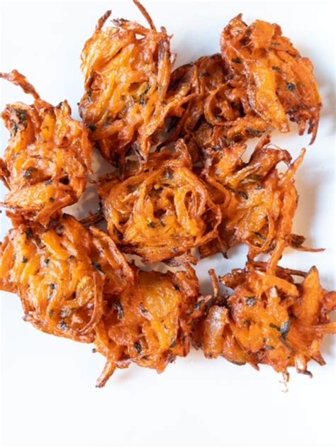 super-easy-and-crispy-indian-onion-bhajis-cooking image