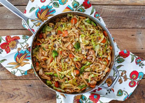 stir-fry-noodles-with-chicken-and-vegetables-barefeet image