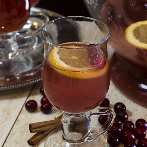 cranberry-cooler-cocktail-recipe-how-to-make image