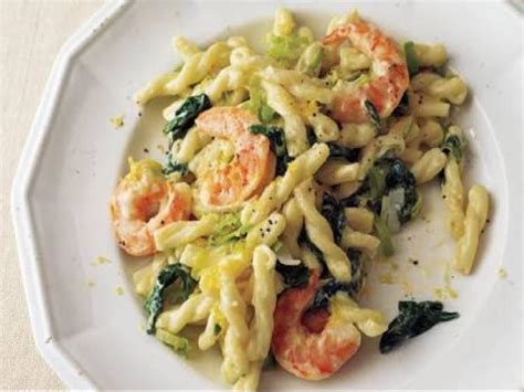 shrimp-leek-and-spinach-pasta-eat-this-much image