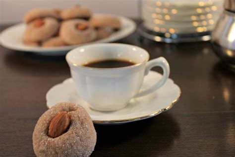 classic-italian-amaretti-cookies-the-olive-blogger image