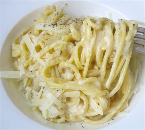 cacio-e-pepe-spaghetti-aka-cheese-and-pepper-pasta image