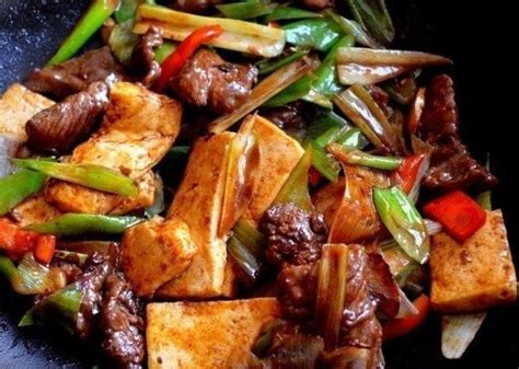 scallion-ginger-beef-and-tofu-stir-fry-the-woks-of-life image