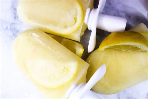 quick-and-easy-lemonade-ice-pops-the-moody-blonde image