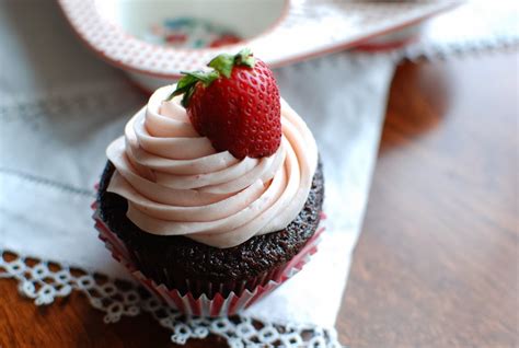 strawberry-swiss-meringue-buttercream-simply-so-good image