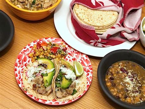 how-to-make-juicy-chicken-green-chile-tacos-serious-eats image