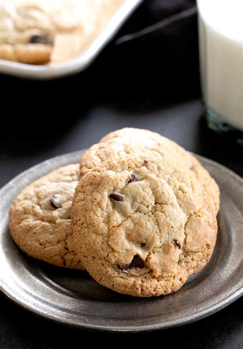 easy-oat-flour-chocolate-chip-cookies-naturally-gluten image