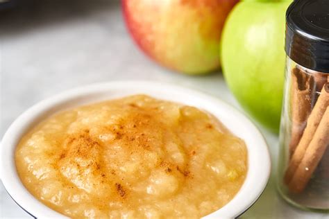 how-to-make-applesauce-in-the-slow-cooker image