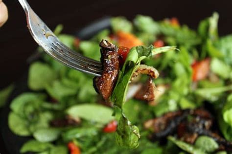 marinated-portobello-mushroom-spinach-salad image